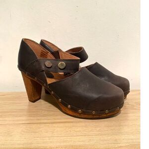 Sanita Leather Clog Heels Womens 9 Brown Mary Jane Wooden Platform